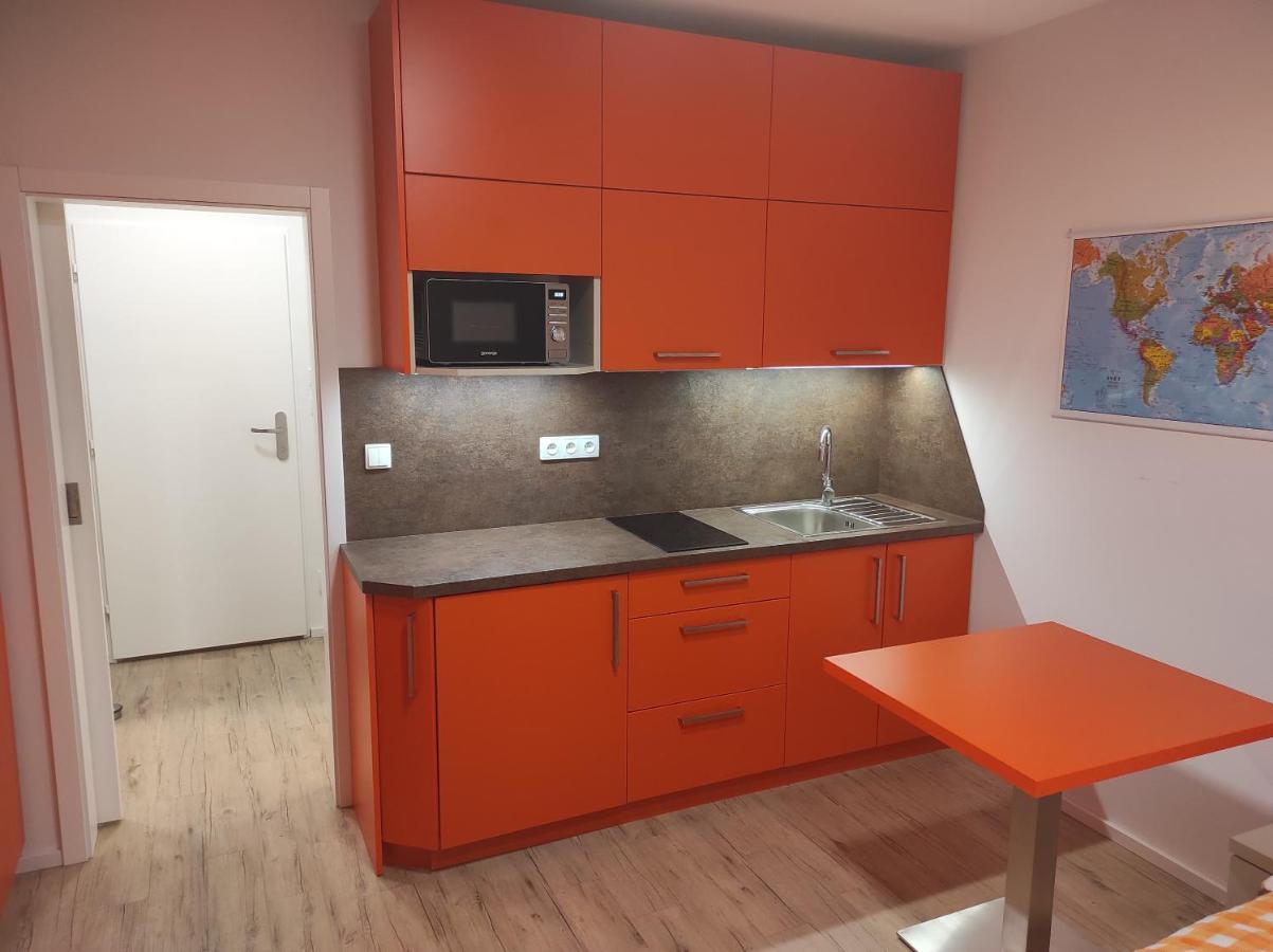 Penzion Skolicka Prag Exteriör bild