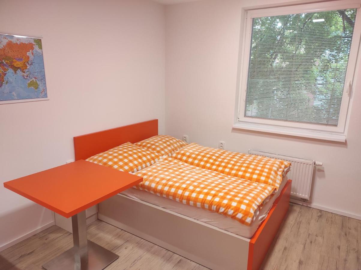 Penzion Skolicka Prag Exteriör bild
