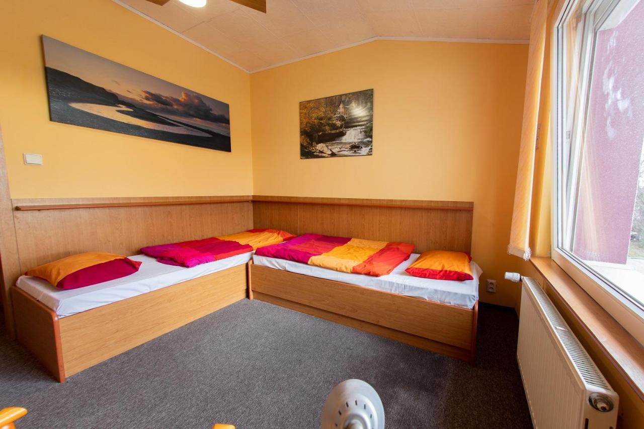Penzion Skolicka Prag Exteriör bild