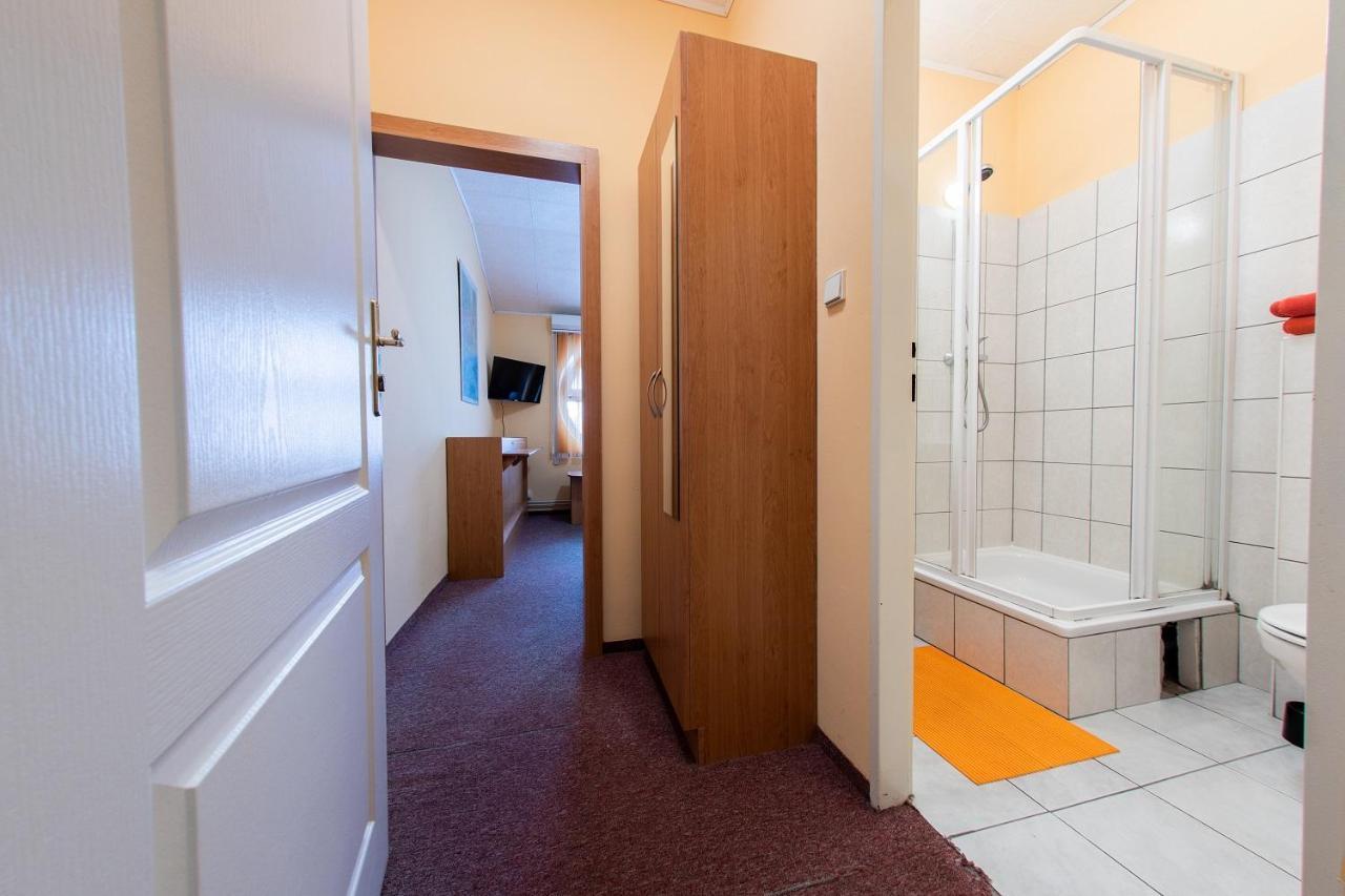 Penzion Skolicka Prag Exteriör bild