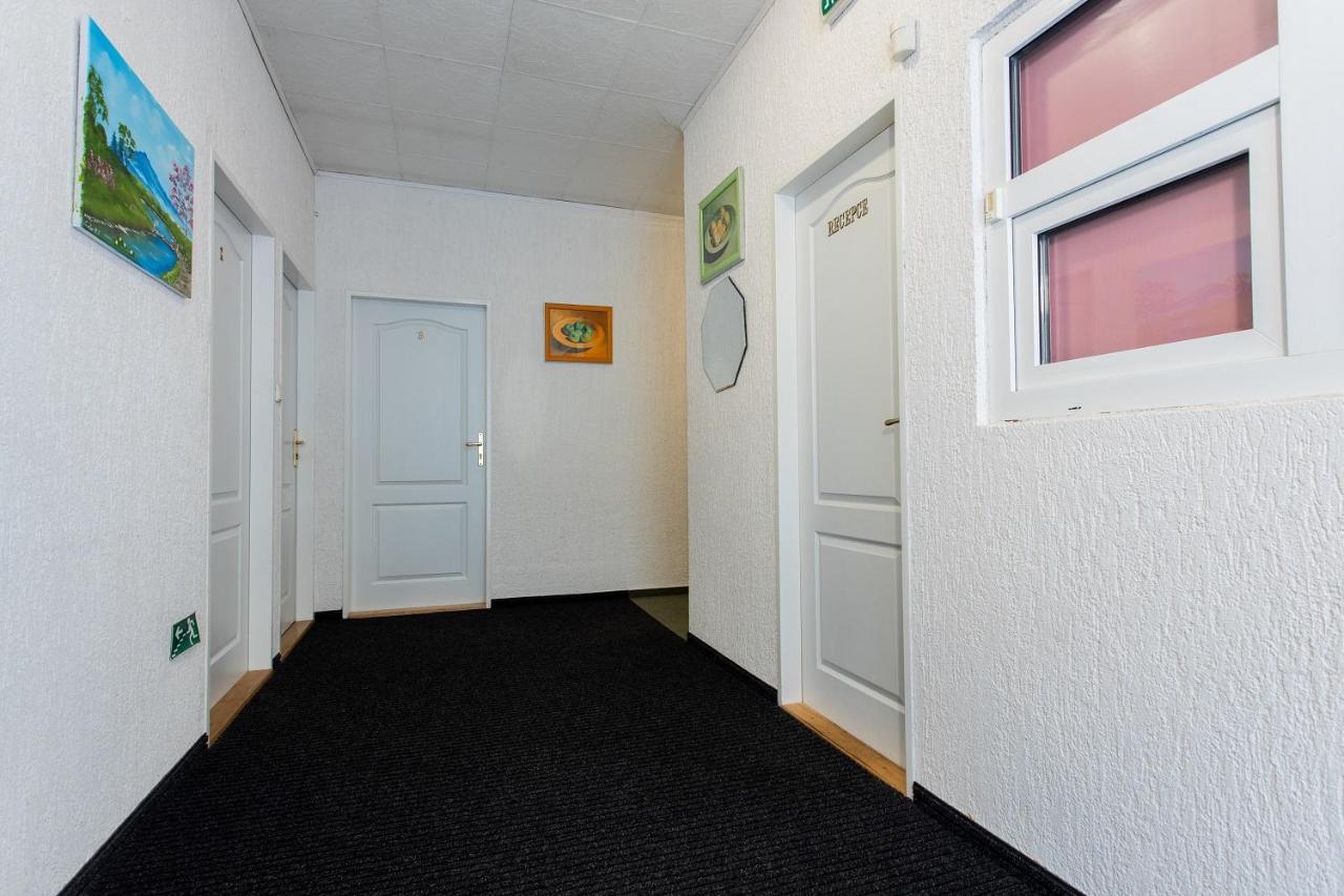 Penzion Skolicka Prag Exteriör bild