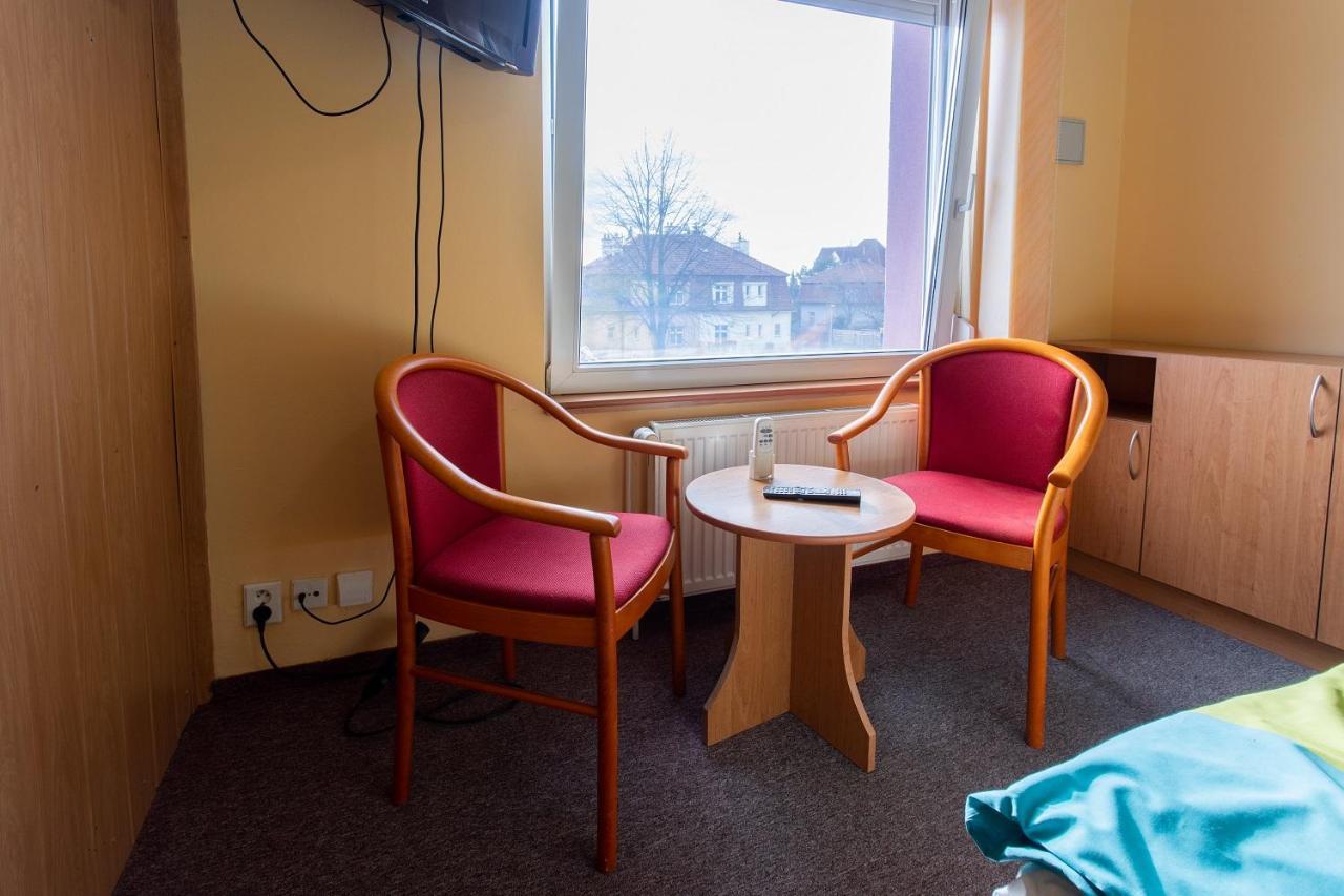 Penzion Skolicka Prag Exteriör bild