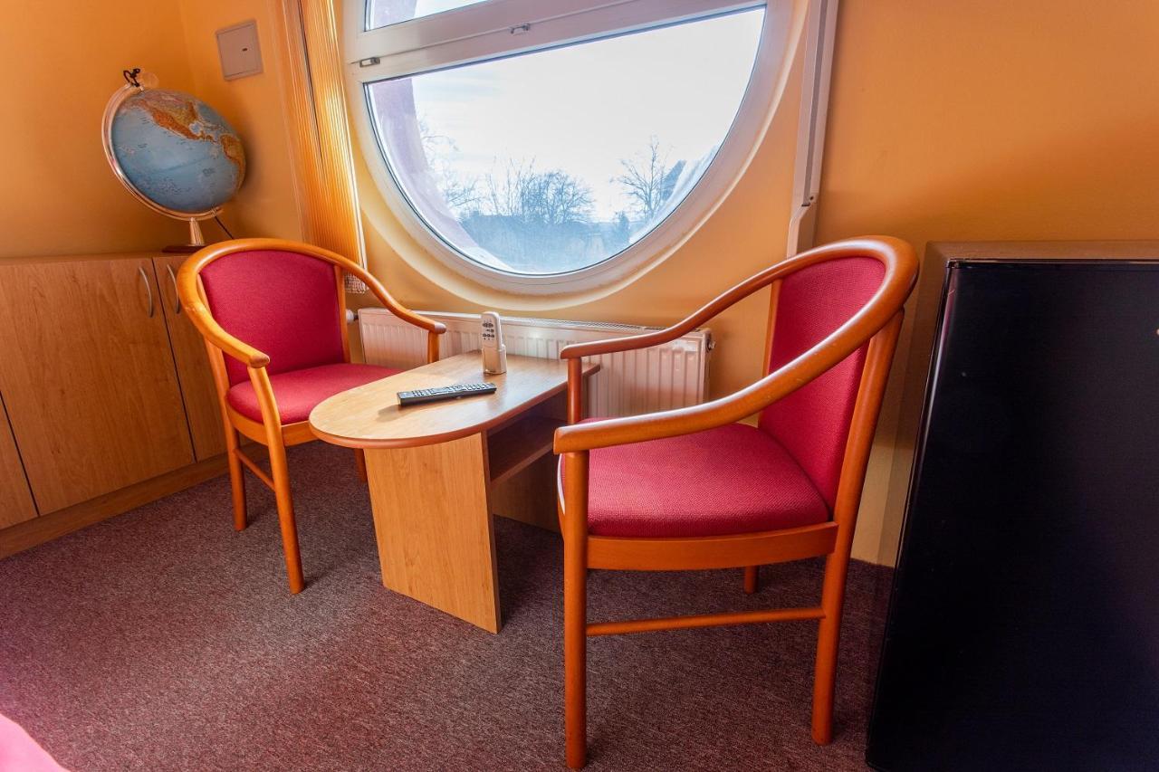 Penzion Skolicka Prag Exteriör bild