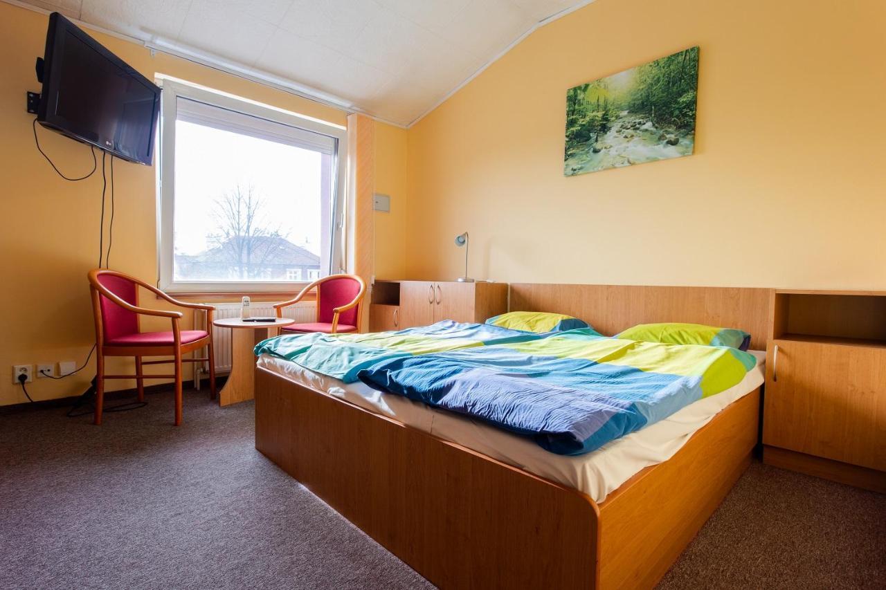 Penzion Skolicka Prag Exteriör bild