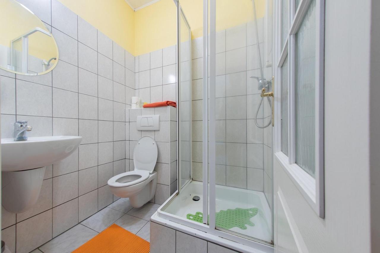 Penzion Skolicka Prag Exteriör bild