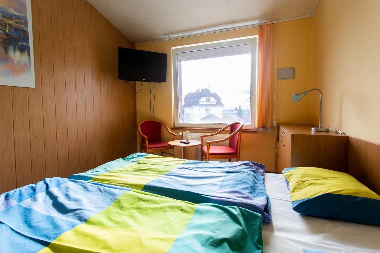 Penzion Skolicka Prag Exteriör bild