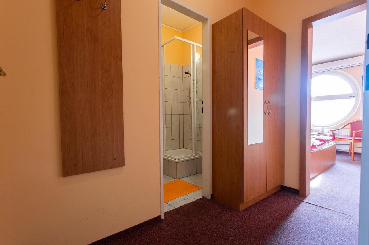 Penzion Skolicka Prag Exteriör bild