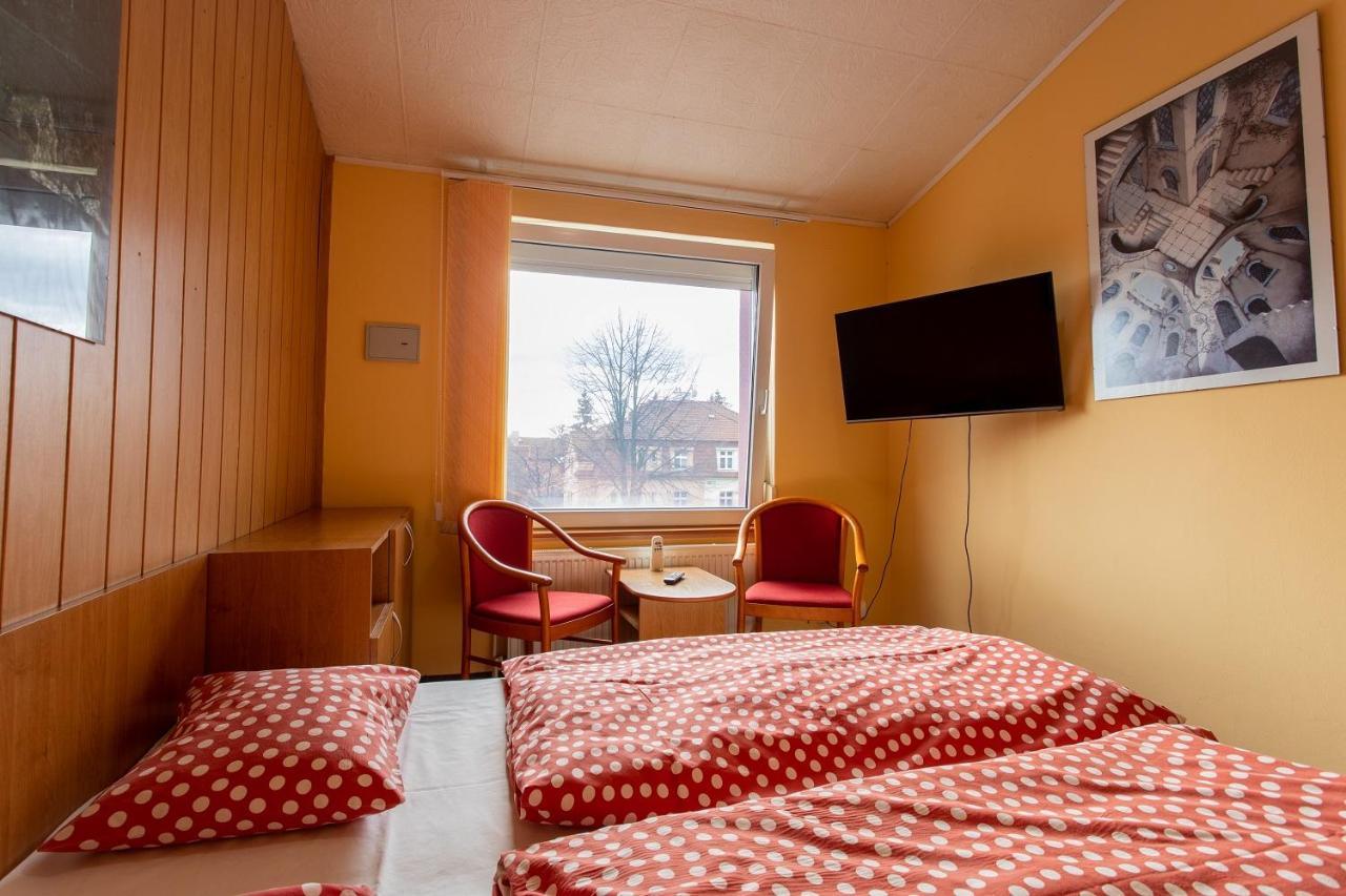 Penzion Skolicka Prag Exteriör bild